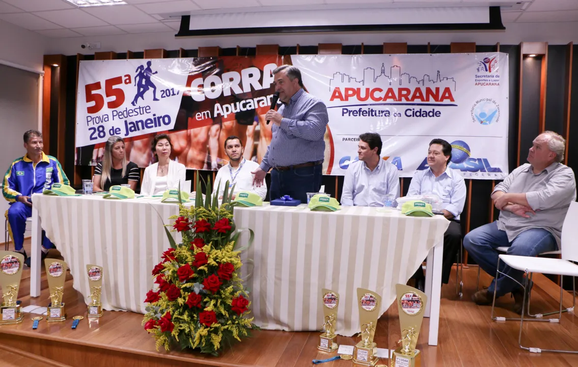 Prefeito Beto Preto recebeu a homenagem por incentivar o esporte na cidade - Foto: Divulgação