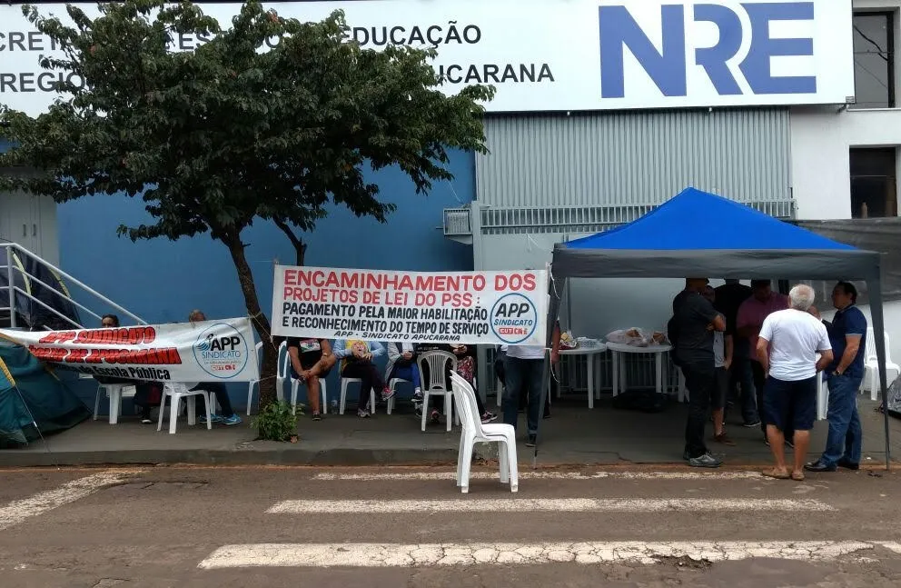 Núcleo Regional de Educação de Apucarana também foi ocupado na segunda-feira (30/01) durante as manifestações que acontecem em todo Estado. (Foto - José Luiz Mendes)