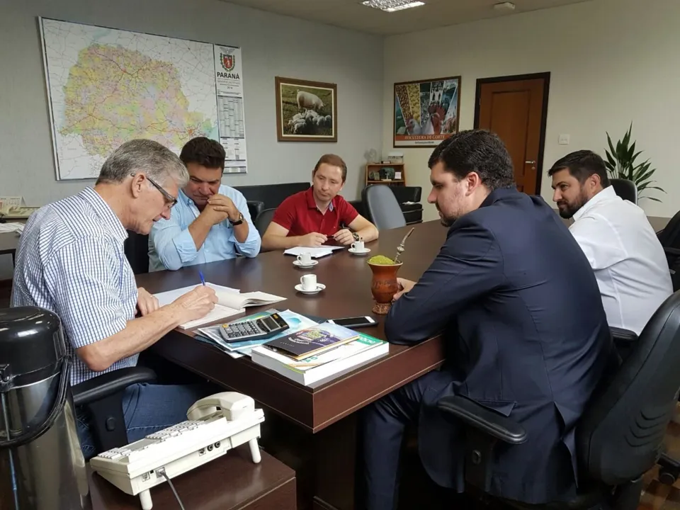 Prefeito de Arapongas se reuniu com o secretário estadual de Agricultura e Abastecimento do Paraná. Foto: Assessoria