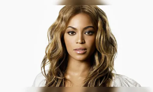 Beyoncé anuncia estar grávida de gêmeos