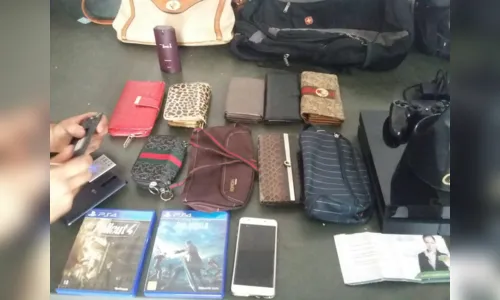 
							Rapaz com tornozeleira eletrônica é preso com diversos produtos furtados
						
						