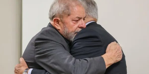 Lula recebeu a visita de Fernando Henrique Cardoso na quinta-feira. Foto: Reprodução