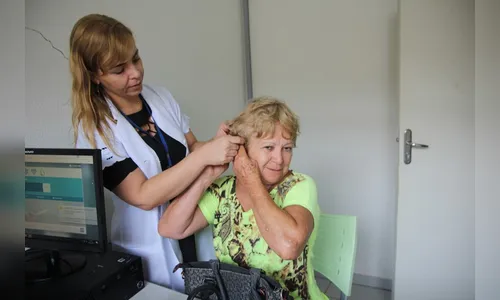 Oitenta pacientes recebem aparelhos de surdez em Arapongas