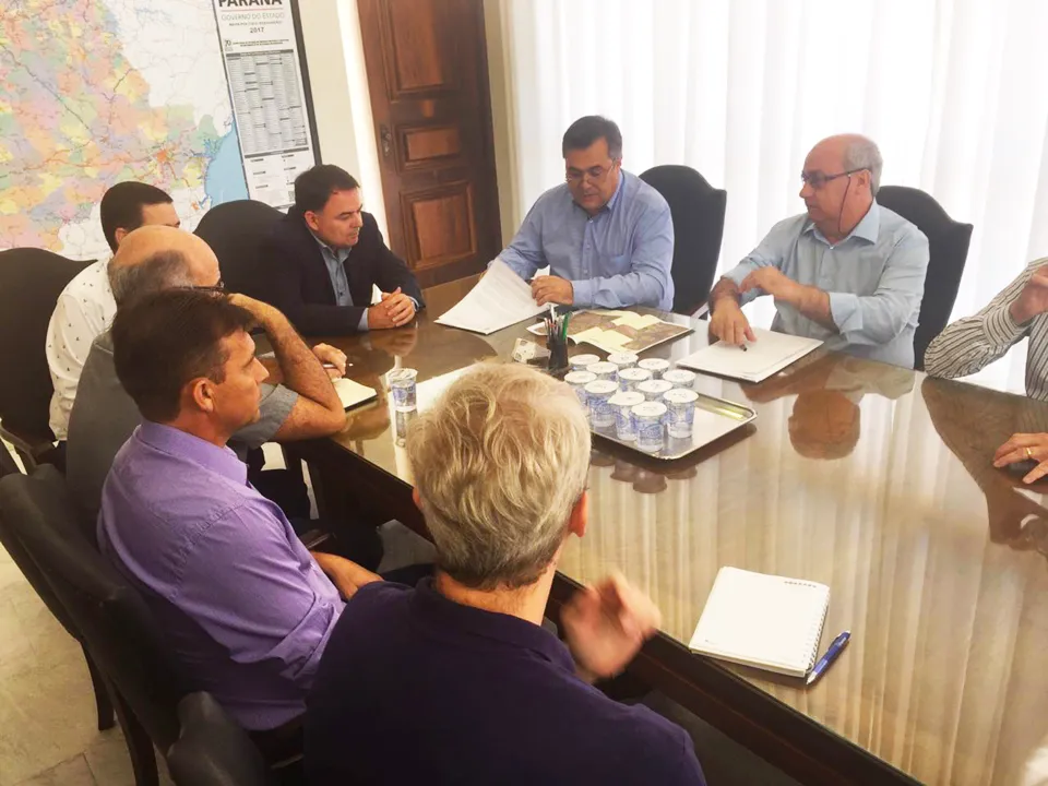 Prefeito Beto Preto e secretário de Obras Herivelto Moreno discutiram projetos de obras complementares na duplicação da rodovia. (Foto - Assessoria de imprensa)