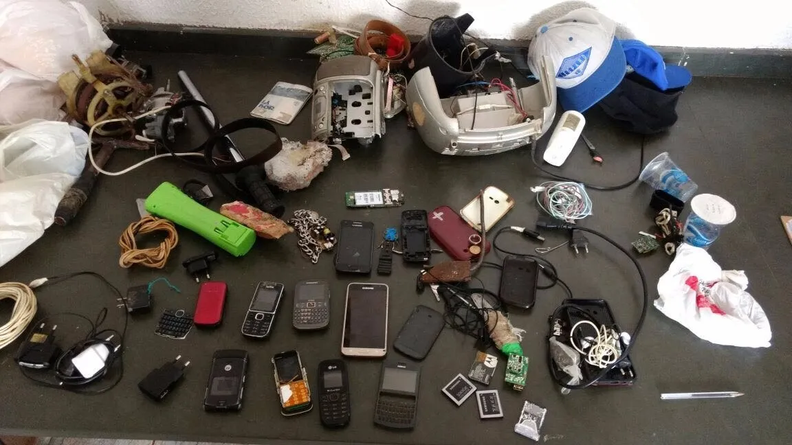 Vários objetos foram apreendidos durante a operação. Foto: Divulgação/GM