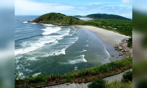 
							Opções de festas e locais para quem quer fugir da folia
						
						