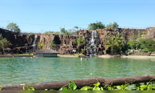 
							Opções de festas e locais para quem quer fugir da folia
						
						