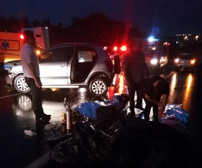 Dois veículos colidiram no km 35 da PR-444, no Parque Industrial, próximo a Romagnolle, em Mandaguari - Foto: Reprodução/Whats