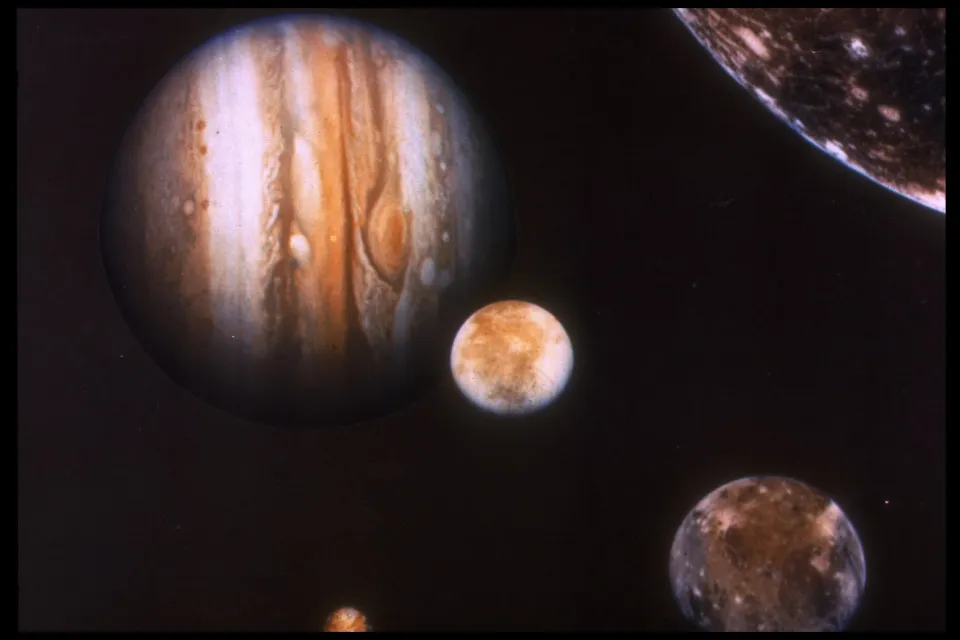 Conforme astrofísicos da NASA, a lua de Júpiter, Europa, pode ser um lugar com possibilidade de encontrar vida alienígena em nosso sistema solar - Getty Images