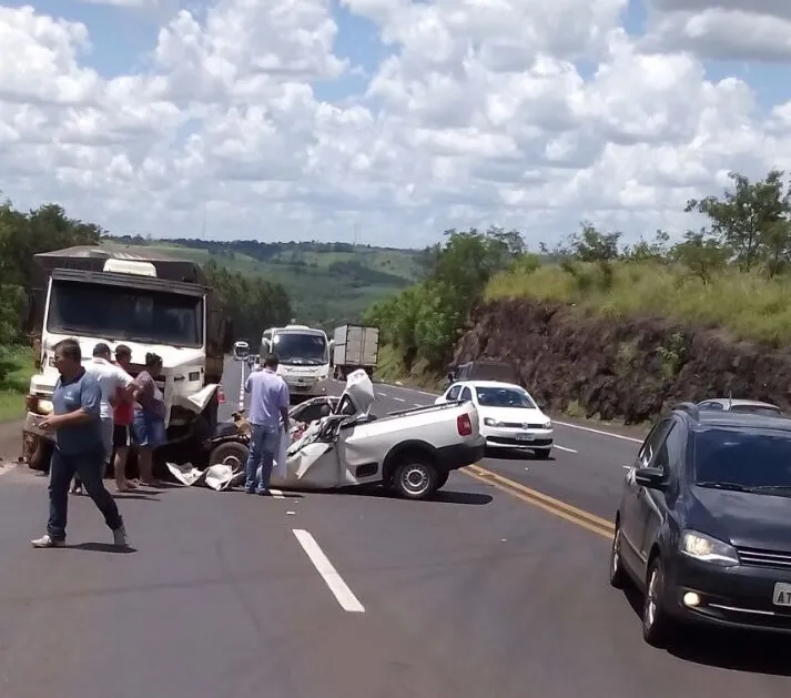 Saveiro bateu de frente com o caminhão. Foto: Clésio Gonçalves/WhatsApp