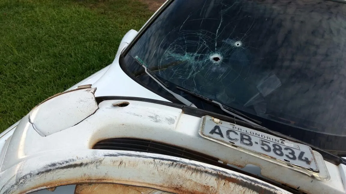 O carro usado na ação foi encontrado pela polícia momentos após o crime. (Foto - José Luiz Mendes)