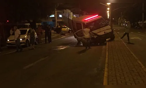 Acidente envolvendo ambulância deixa cinco feridos em Arapongas