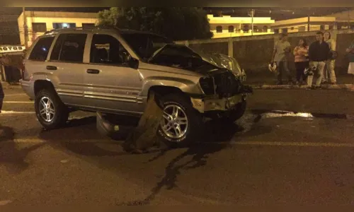 
							Acidente envolvendo ambulância deixa cinco feridos em Arapongas
						
						