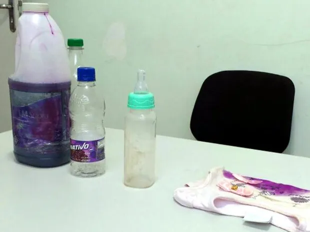 Bebê morreu após beber produto de limpeza que estava em garrafa de suco: equívoco fatal - Foto: Divulgação/Polícia Militar