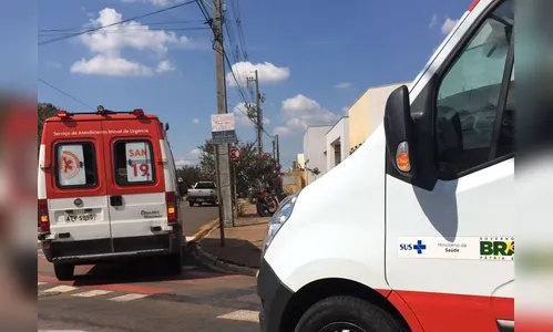 Acidente de moto mobiliza ambulâncias do Samu em Arapongas