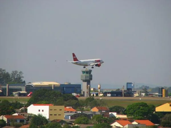 Aeroporto Governador José Richa, de Londrina (PR) contabilizou R$ 6,9 milhões em receitas comerciais. Foto: Divulgação