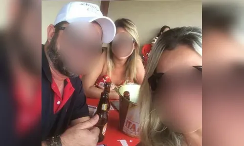 
							Mulher vai tirar satisfação ao ver ex com outras no Facebook; veja vídeo
						
						