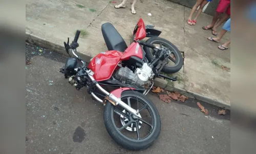 
							Motociclista fica em estado grave após perder controle e bater em carro estacionado
						
						
