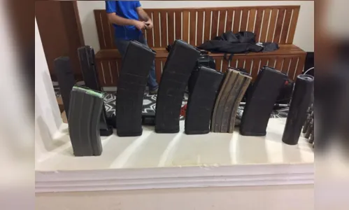 
							Policiais aposentados ficam feridos em confronto com quadrilheiros em Faxinal
						
						