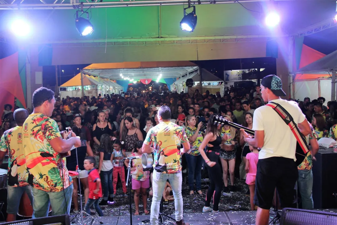 Shows de samba e pagode animaram o público. Foto - Reprodução/Arapongas