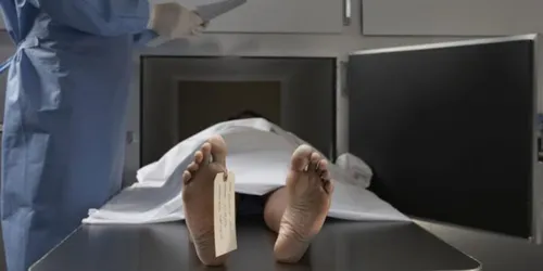 Rapaz dado como morte por médicos abriu os olhos a caminho do enterro - Foto: India Times