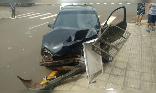 Motorista avança sinal vermelho e causa acidente em Arapongas