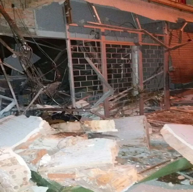 Explosão destruiu a agência do Sicredi em Kaloré. Foto: Blog do Berimbau