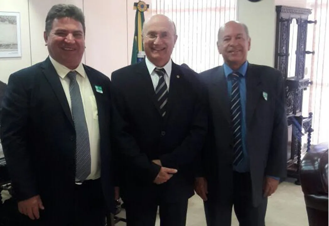 Prefeito Sergio Onofre, Ministro Osmar Serraglio e presidente da Câmara de Vereadores de Arapongas Osvaldo Alves dos Santos.