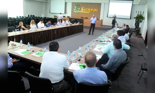 Sicredi realiza reunião com diretores das cooperativas