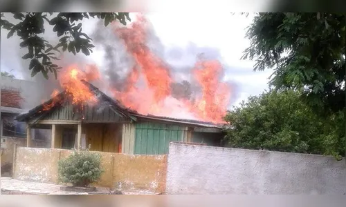 Incêndio destrói casa na tarde de hoje em Kaloré