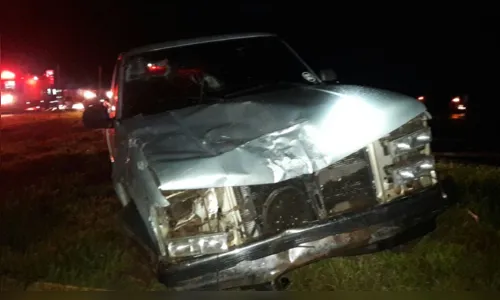 
							Carro e caminhonete colidem próximo ao marco do Trópico de Capricórnio
						
						