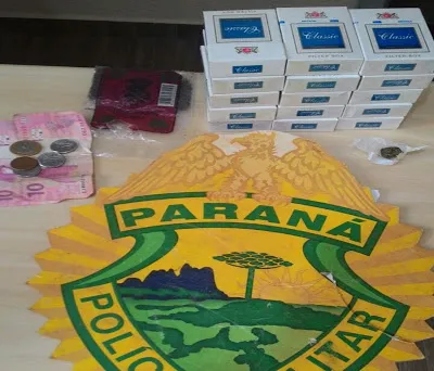 Polícia recuperou cigarros e parte do dinheiro roubado. Foto: Divulgação PM