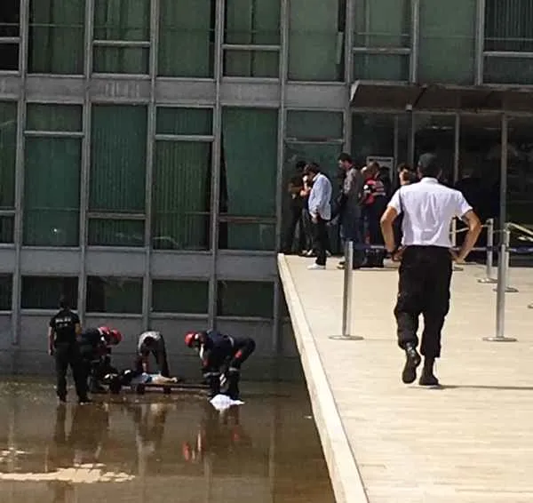 Homem no espelho d'água do Congresso e morreu na hora - Foto: Correio Braziliense