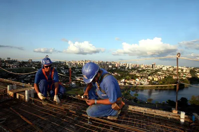 Paraná registra saldo positivo de empregos pelo segundo mês seguido. Construção Civil com 1.159 postos. (Foto: Arquivo ANPr)