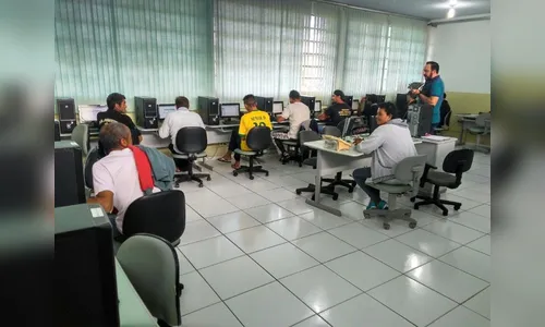 Moradores de rua ganham curso de informática em Arapongas