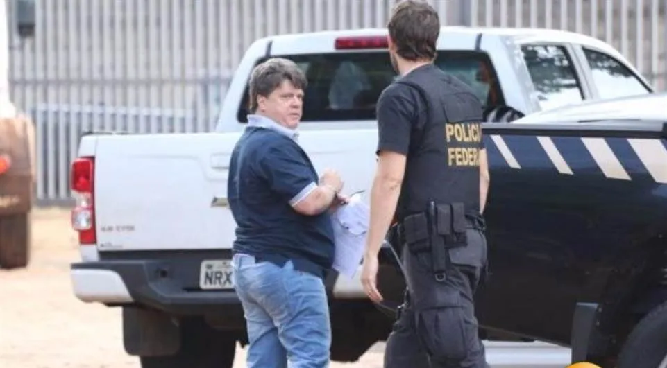Gerson Palermo perto de viatura da PF após sua prisão, em Campo Grande (MS) - Foto;- CampoGrandeNews
