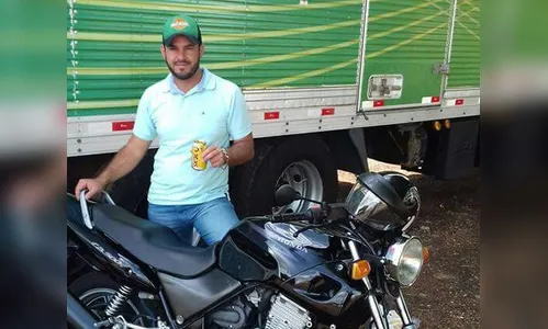 Motociclista morre ao se chocar com poste em Arapongas 