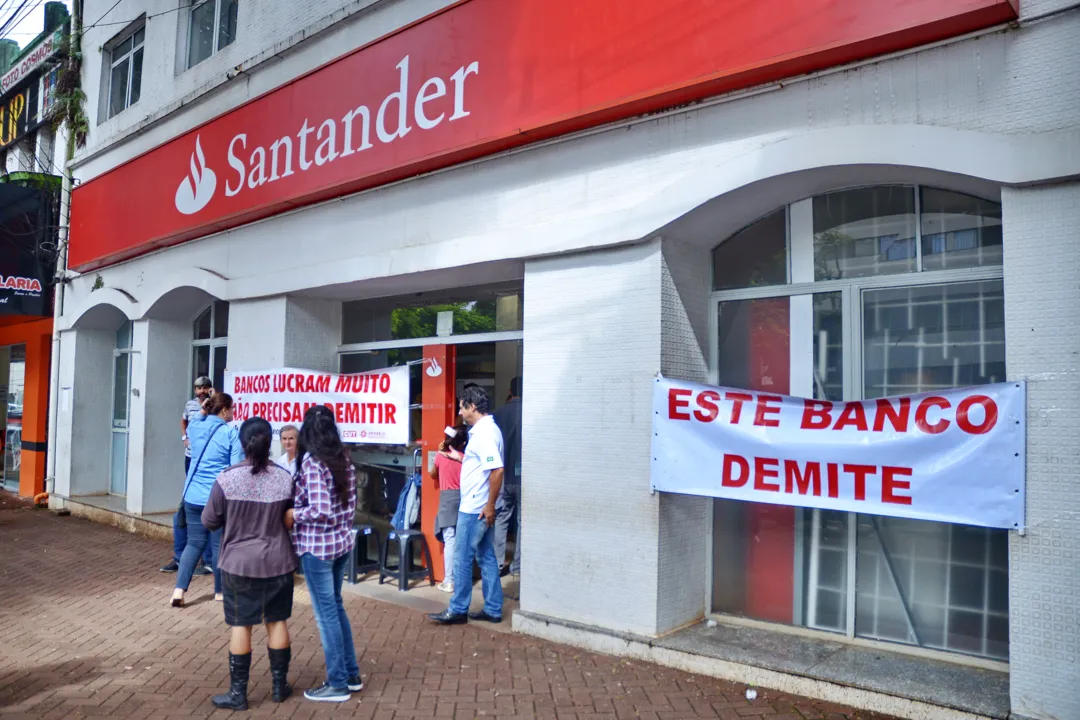 Sindicalistas não permitiram o acesso dos clientes. Foto: Sérgio Rodrigo