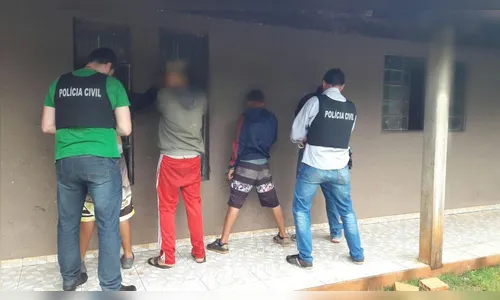 Polícia apreende adolescentes com maconha em boca de fumo