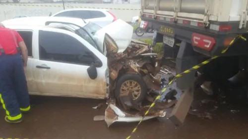 Segundo a polícia, motorista do carro estava embriagado. Foto: PRF