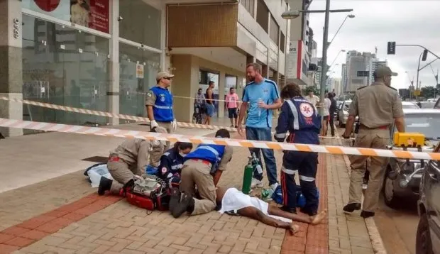 Jovem foi socorrida com vida mas não resistiu aos ferimentos. (Foto - reprodução/Nadia Lopes - Rede Massa)