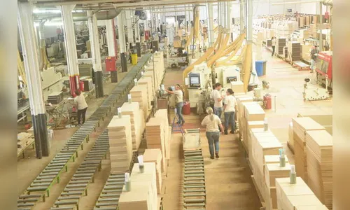 Iniciativa incentiva exportações na indústria moveleira em Arapongas