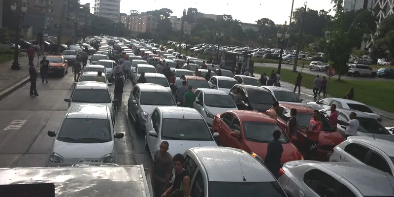 Motoristas do Uber se mobilizaram para pressionar prefeitura de Curitiba - Foto - Banda B