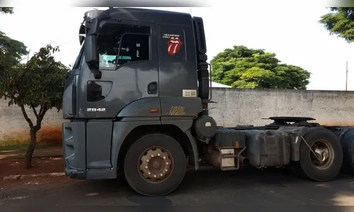 Caminhoneiro fica refém por 5 horas e bandidos roubam carreta com 23 ton de frango