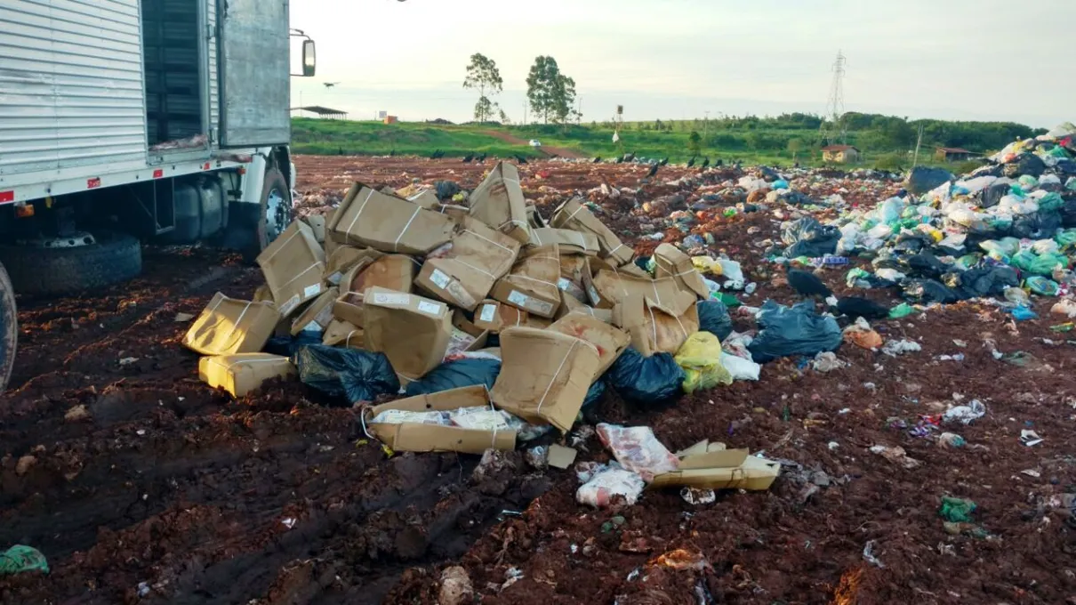 A carga estava dentro de um caminhão, localizado em uma chácara nas mediações da PR 323 – saída para Maringá. Foto: Polícia Civil