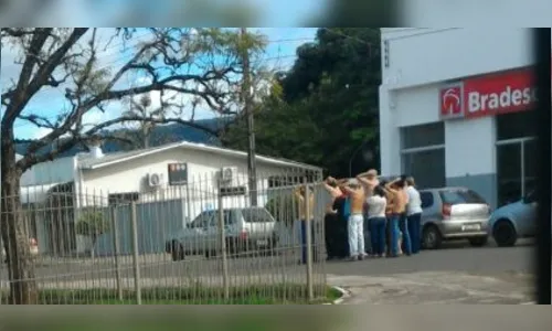 Quadrilha faz reféns durante assalto a banco em Rosário do Ivaí