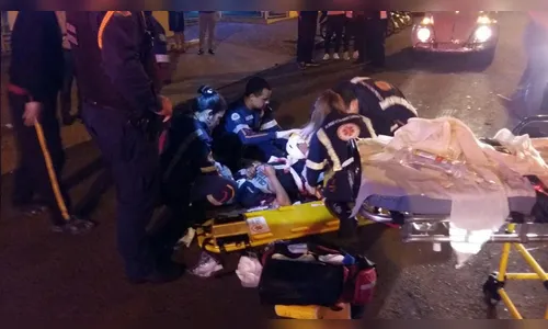 Motociclista fica gravemente ferido após colisão com carro em Arapongas