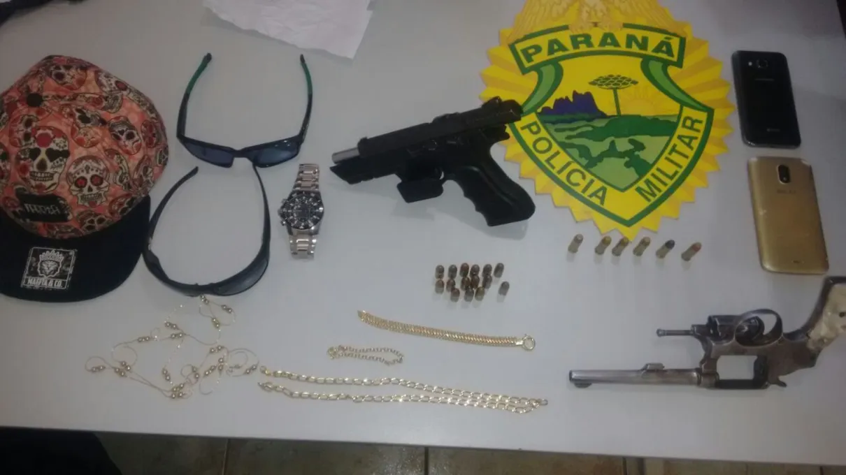 A Polícia Militar prendeu dois homens por porte ilegal de arma de fogo, domingo a noite (23), em Ivaiporã. Foto: Blog do Berimbau