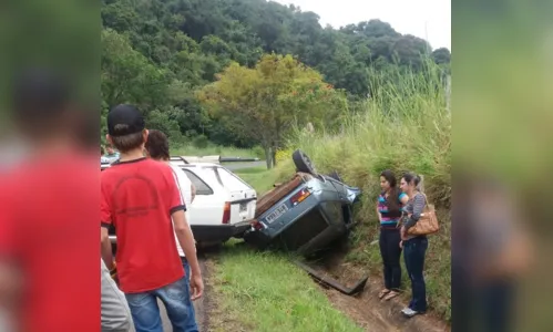 
							Duas pessoas ficam feridas após acidente em Grandes Rios
						
						
