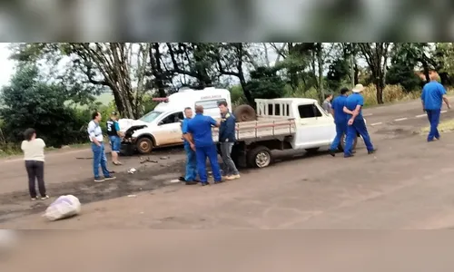 Ambulância da prefeitura de Ivaiporã se envolve em acidente